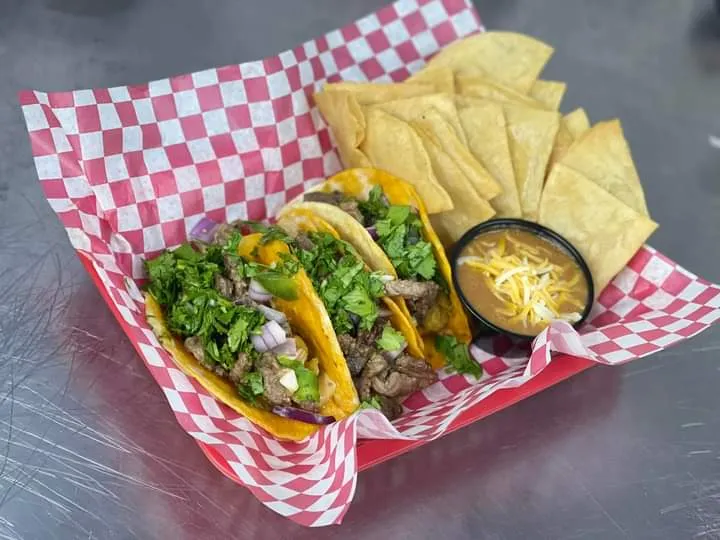 Tacos De Bistec Y Pollo